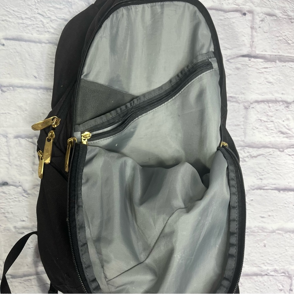 🎒🔥 Vintage The North Face Backpack – Distressed Street Style - Picture 9 of 10